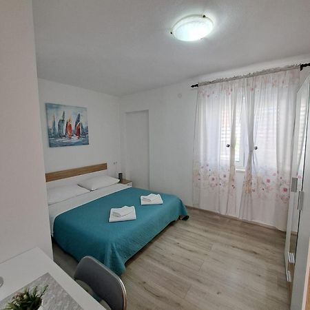 Apartman Leon Omiš Buitenkant foto