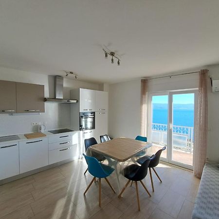 Apartman Leon Omiš Buitenkant foto