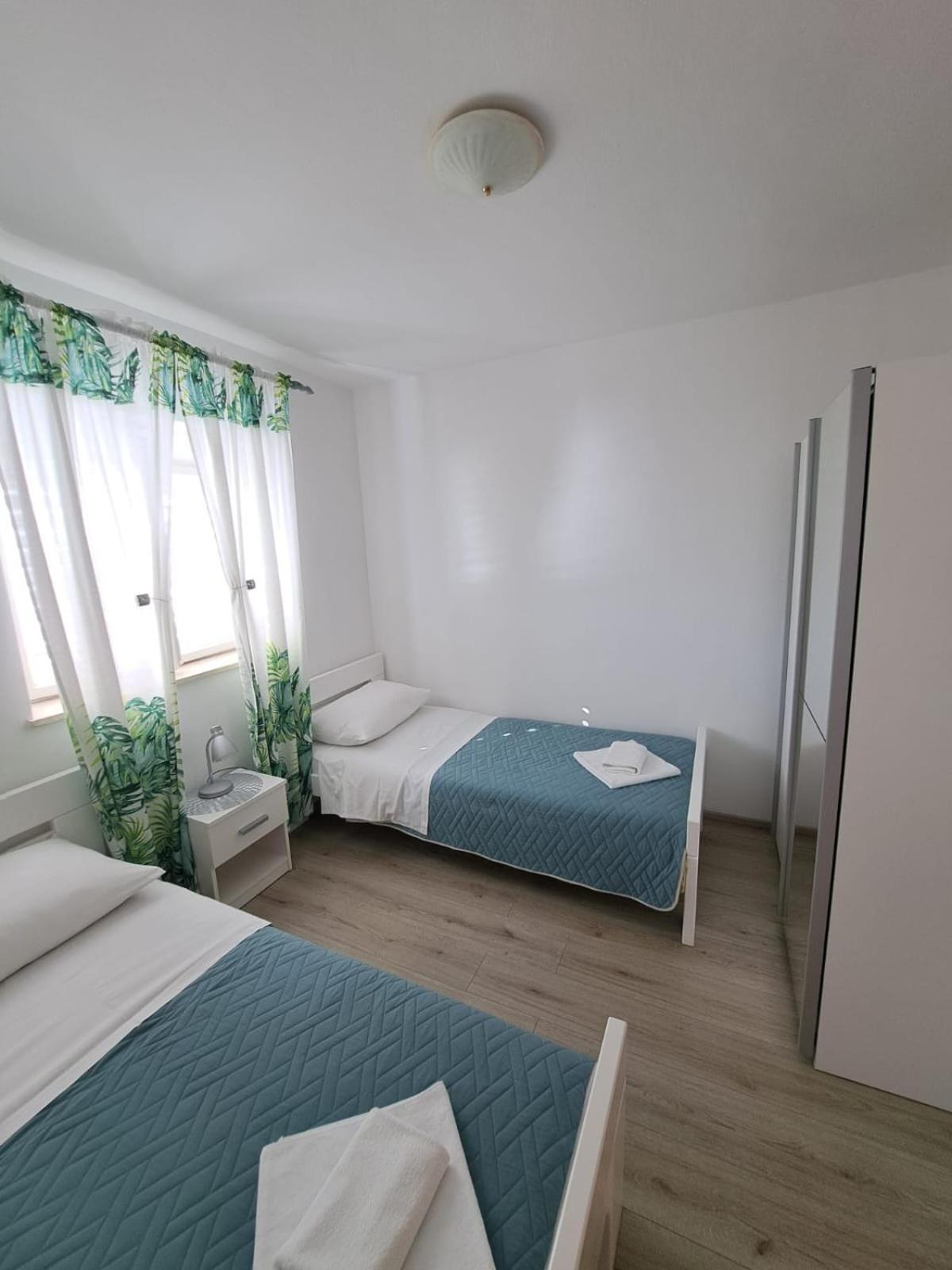 Apartman Leon Omiš Buitenkant foto