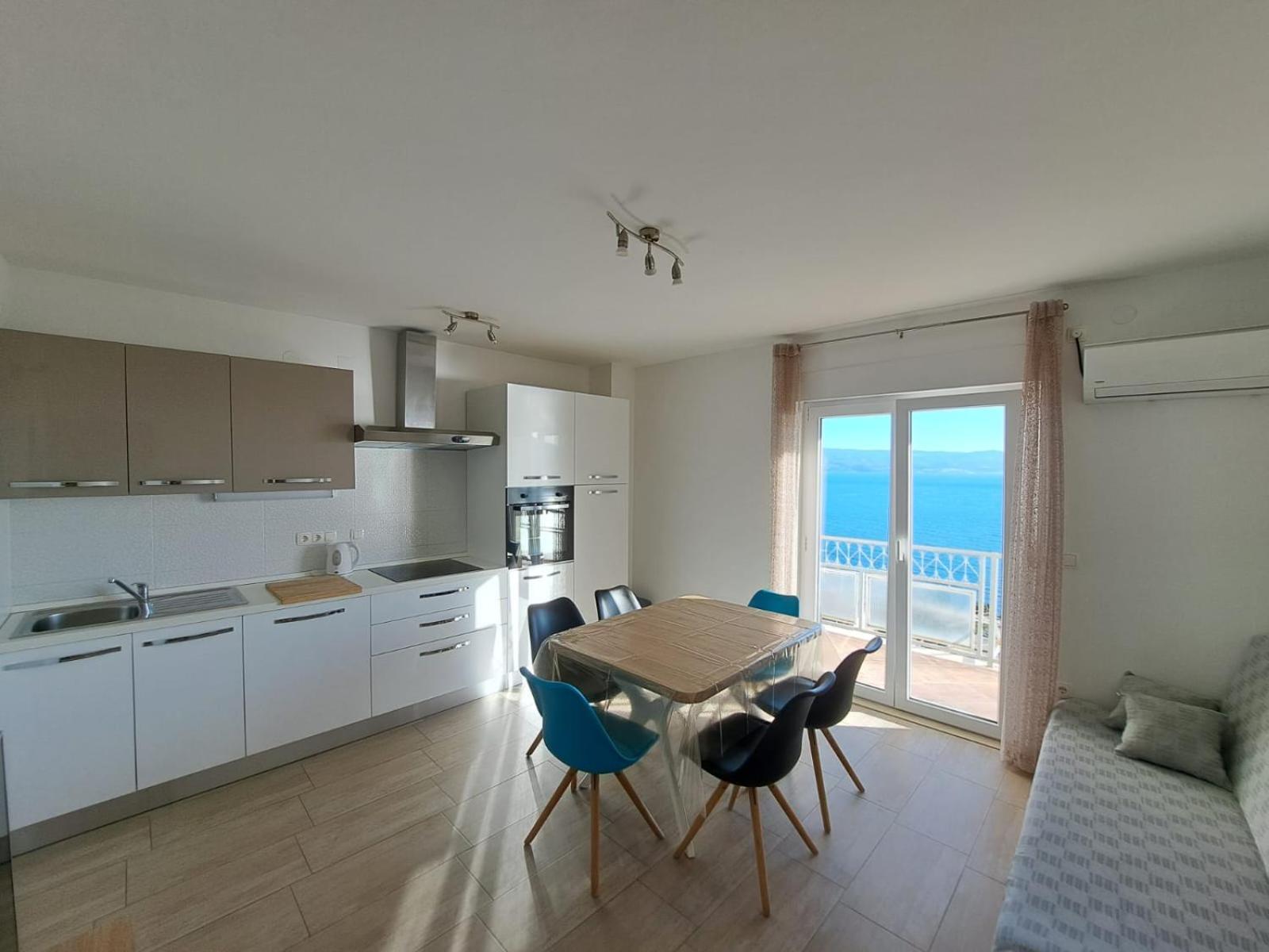 Apartman Leon Omiš Buitenkant foto
