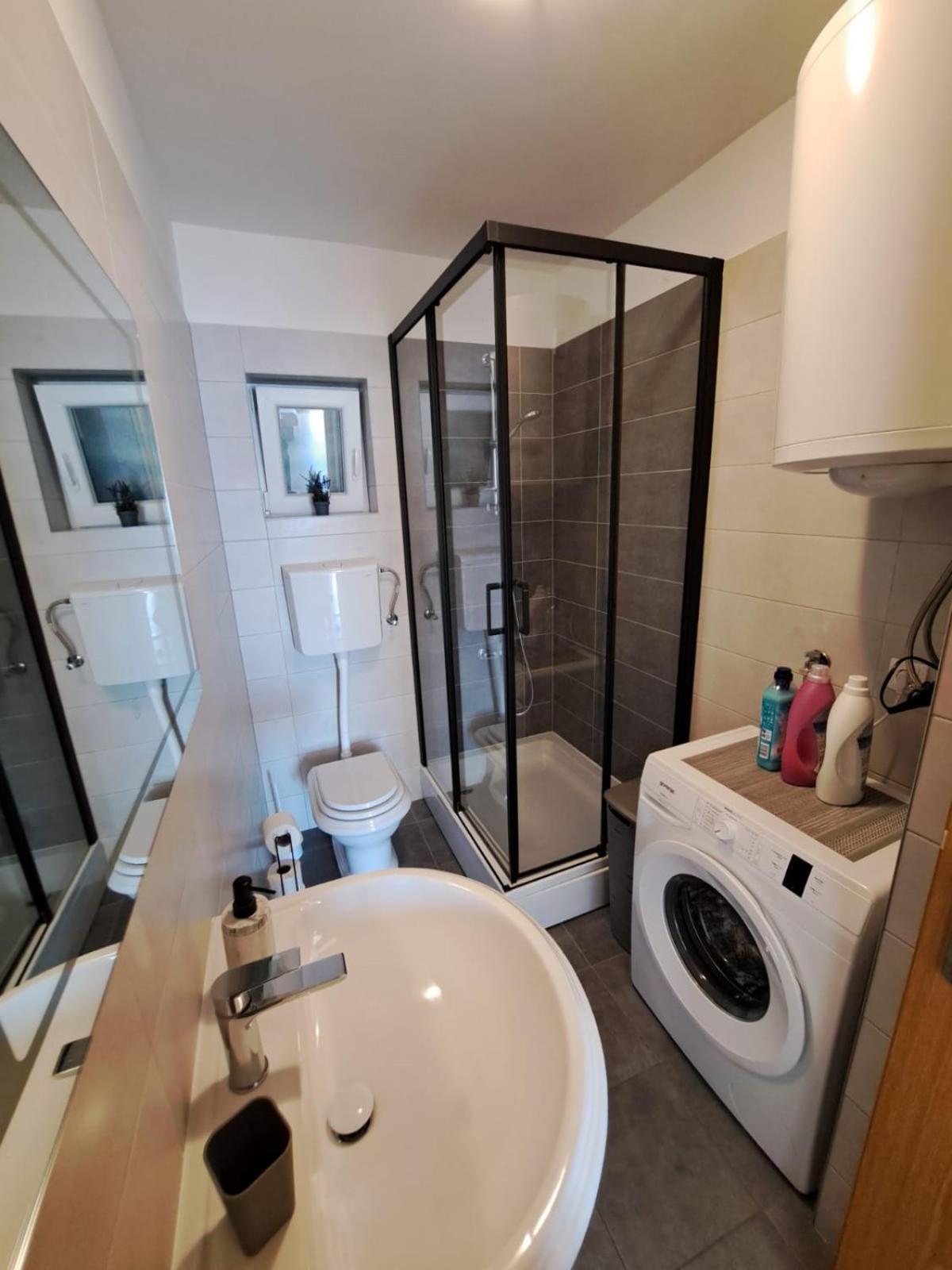 Apartman Leon Omiš Buitenkant foto