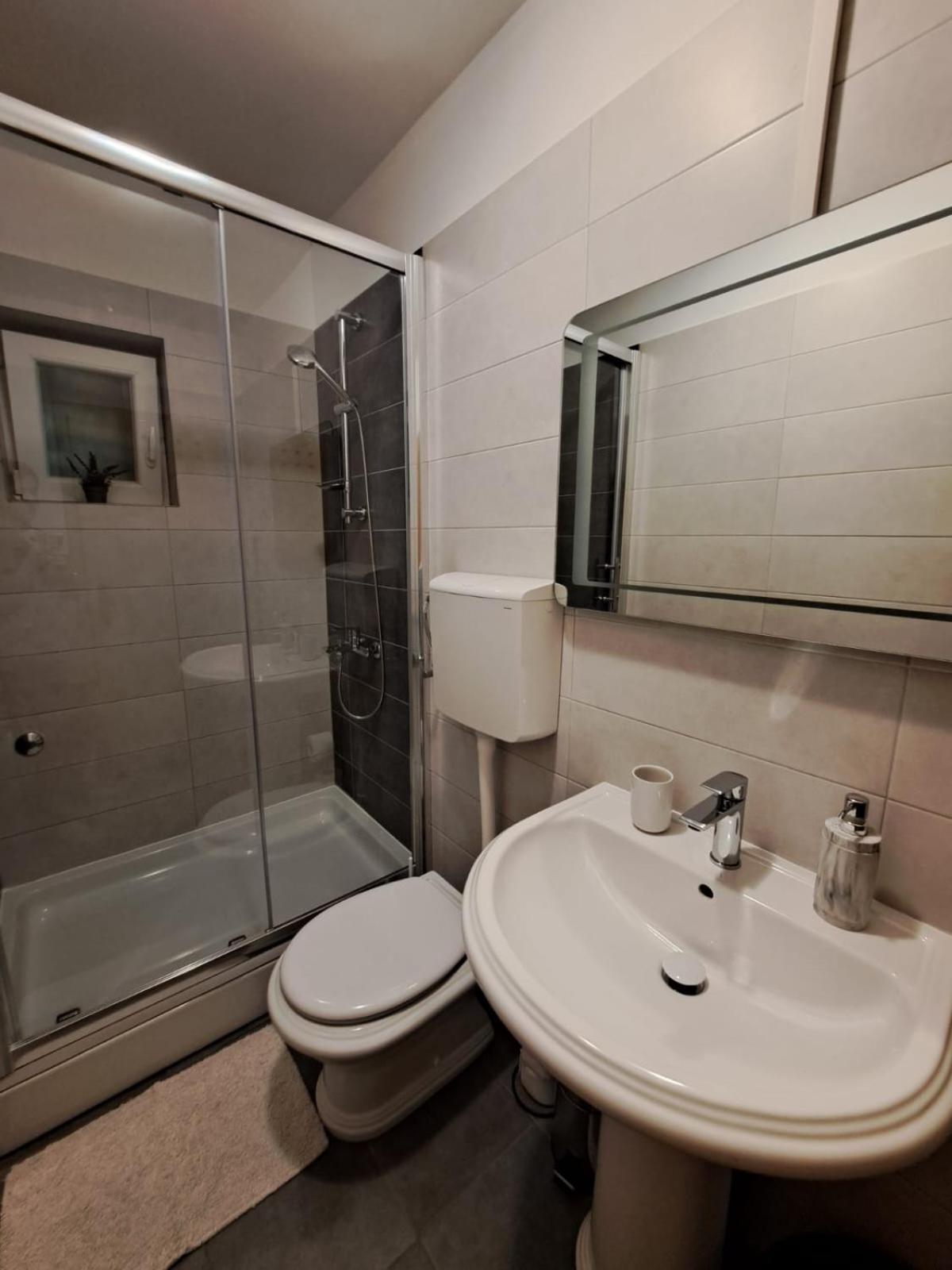 Apartman Leon Omiš Buitenkant foto