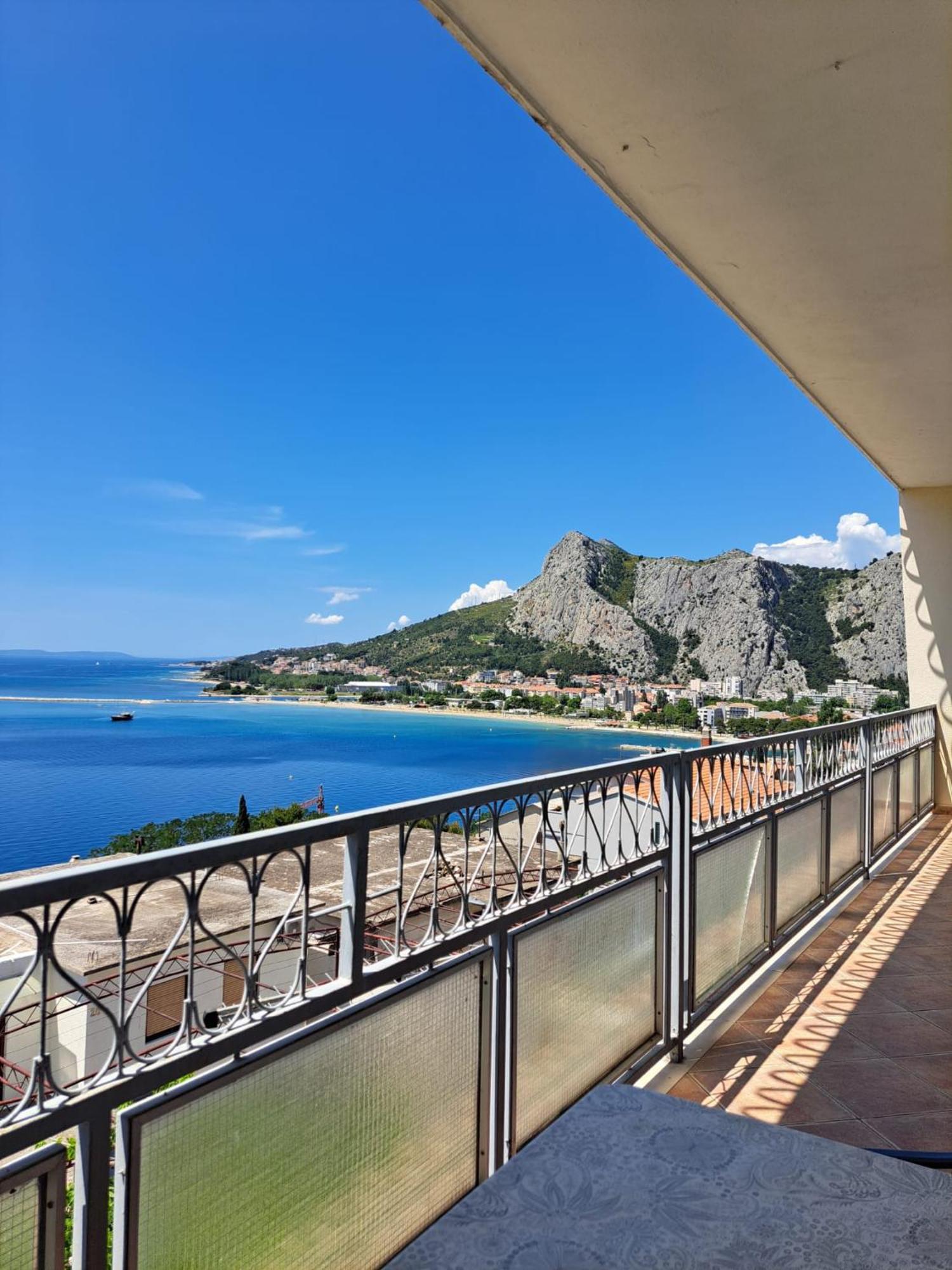 Apartman Leon Omiš Buitenkant foto